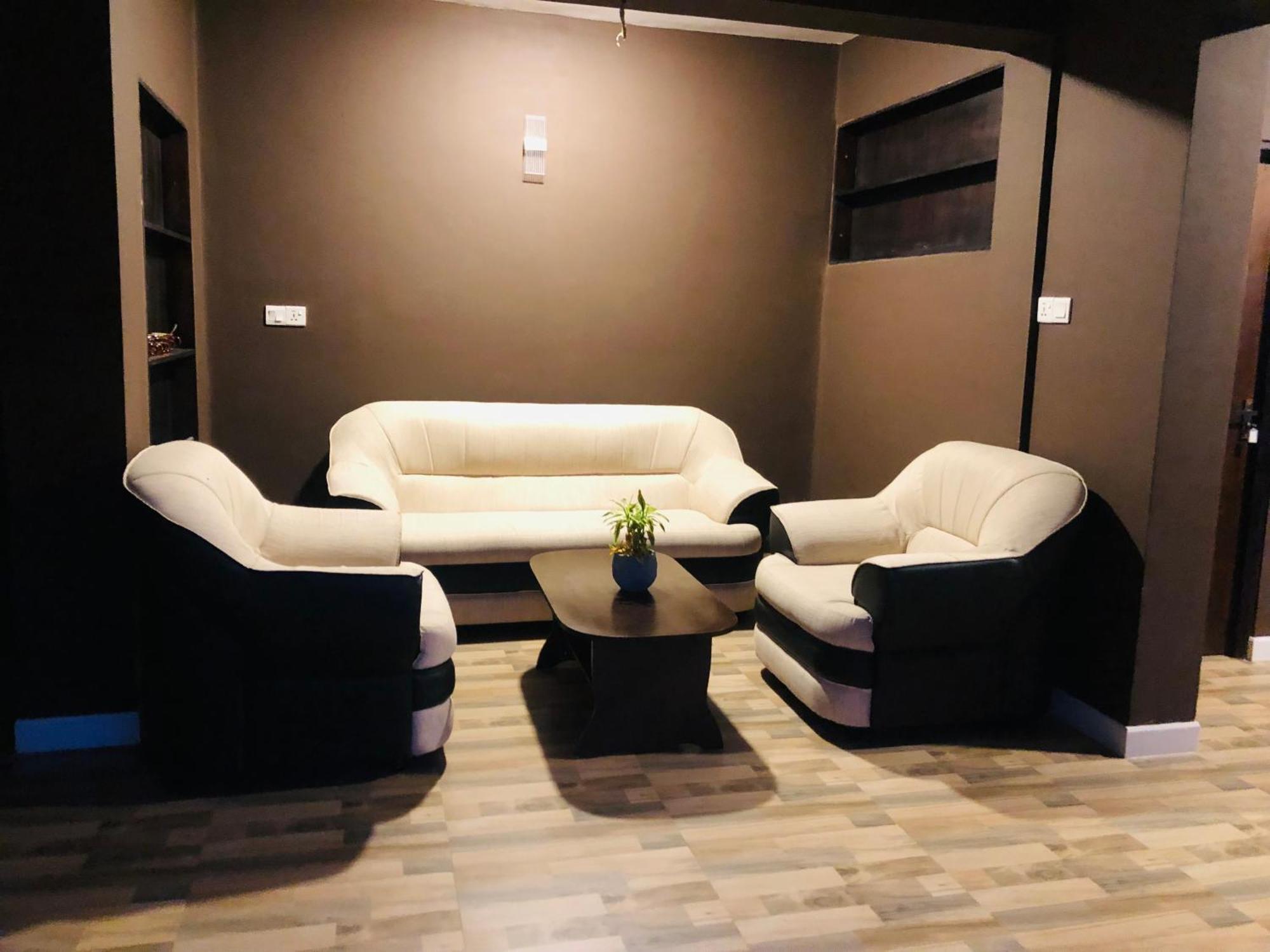 R21 Nuwara Eliya Hotel Luaran gambar